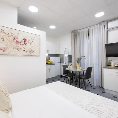 Lena's In Palace Apartmán *