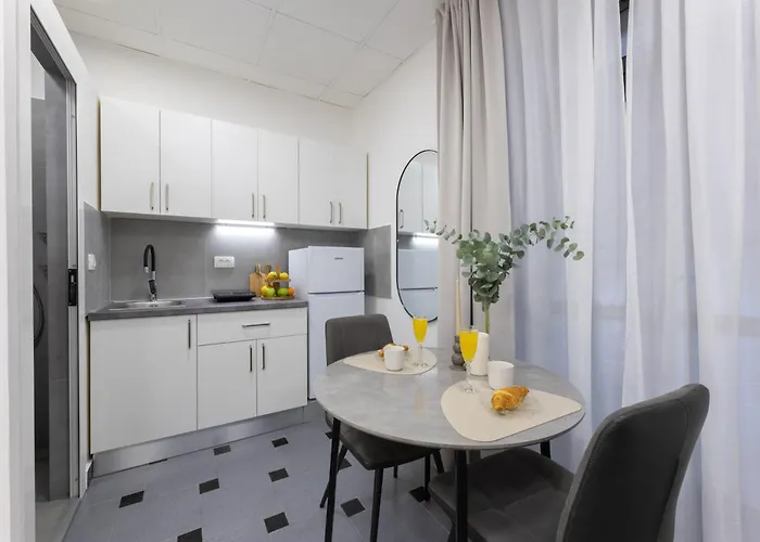 Lena's In Palace Appartement