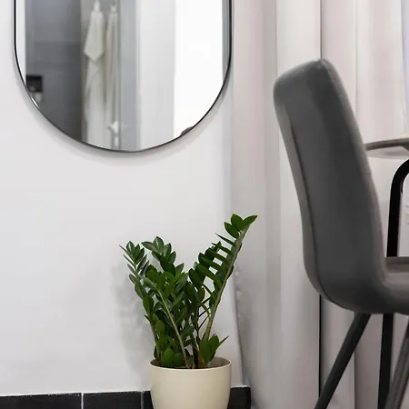 Lena's In Palace Apartmán *